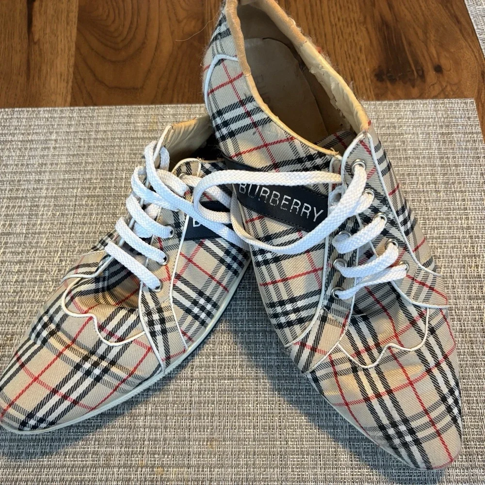 Burberry pre owned
